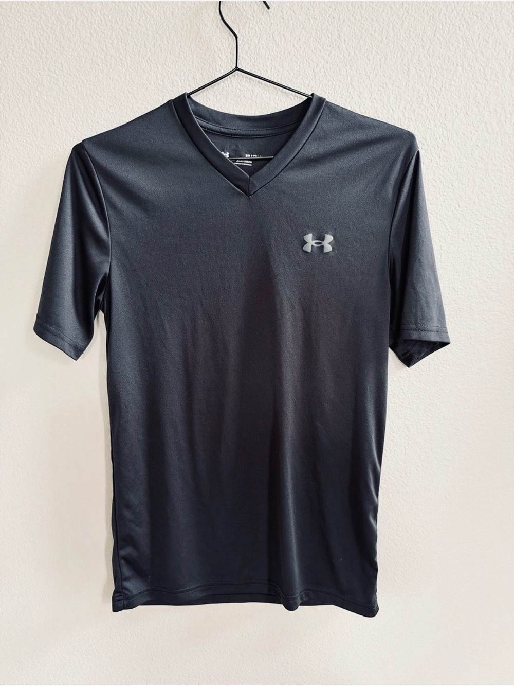 Under Armour V-Neck Tee Gray XS Like New